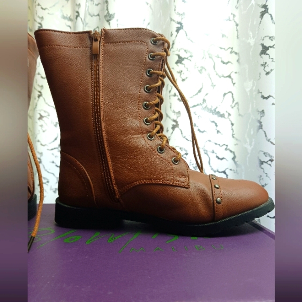 Boots - Picture 2 of 4